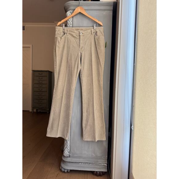 St. John's Bay Pants Sz 14 Beige Mid-Rise Boot Cut Corduroy Stretch Cotton - Picture 8 of 10